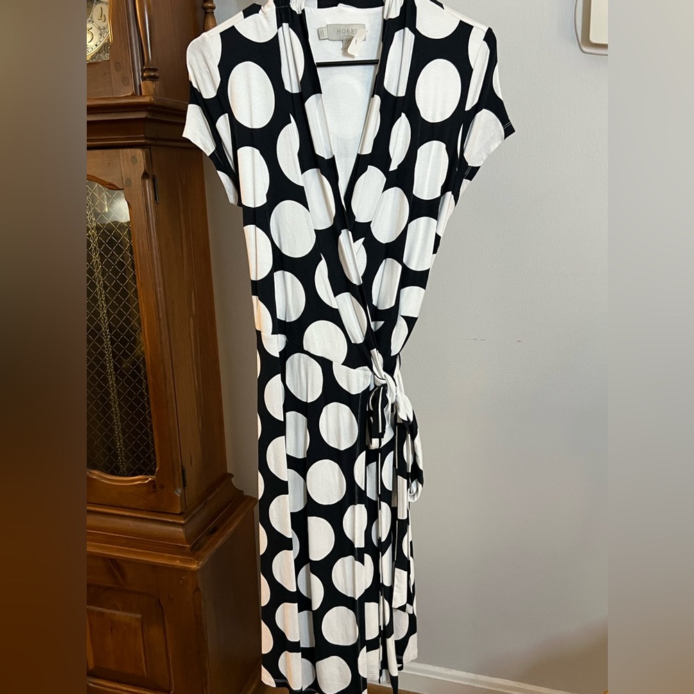 HOBBS BLACK & WHITE SPOT SHORT SLEEVE WRAP DRESS SIZE 6